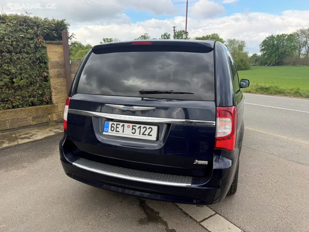 Chrysler Town Country 3,6 Limit DVD Śíbr 2012 - fotka 5