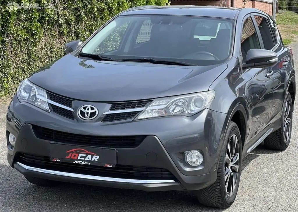 Toyota Rav4 2.0D D4D 4x4 KAMERA TEMPOMAT manuální