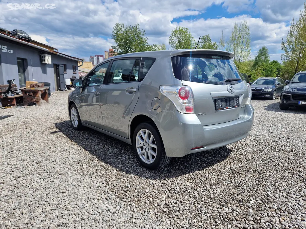 Toyota Verso,2.2D-4D,110KW,AUTOMAT,7MÍST,2011 - fotka 4