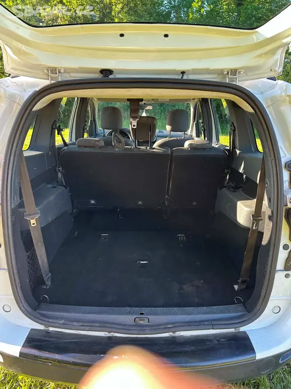 Dacia Lodgy 1.6 MPi 60kW (2013) 7 míst - fotka 6