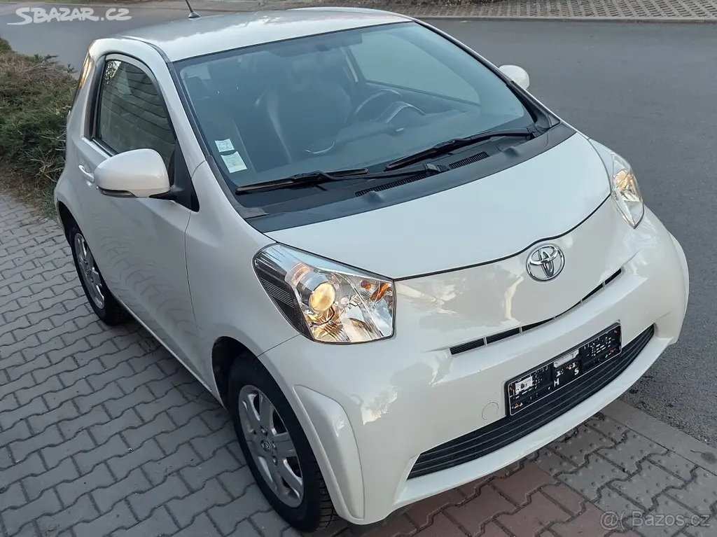 81.500km Toyota iQ 3+1 Polokůže Bez koroze Servis - fotka 3