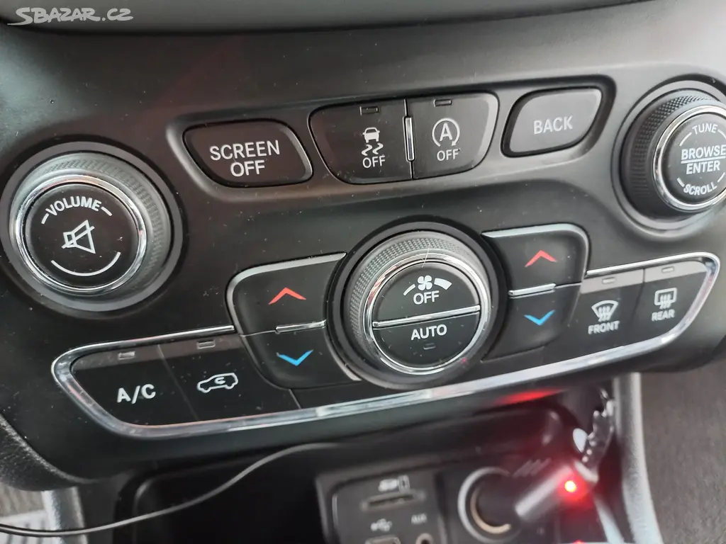 Jeep cherokee - fotka 4