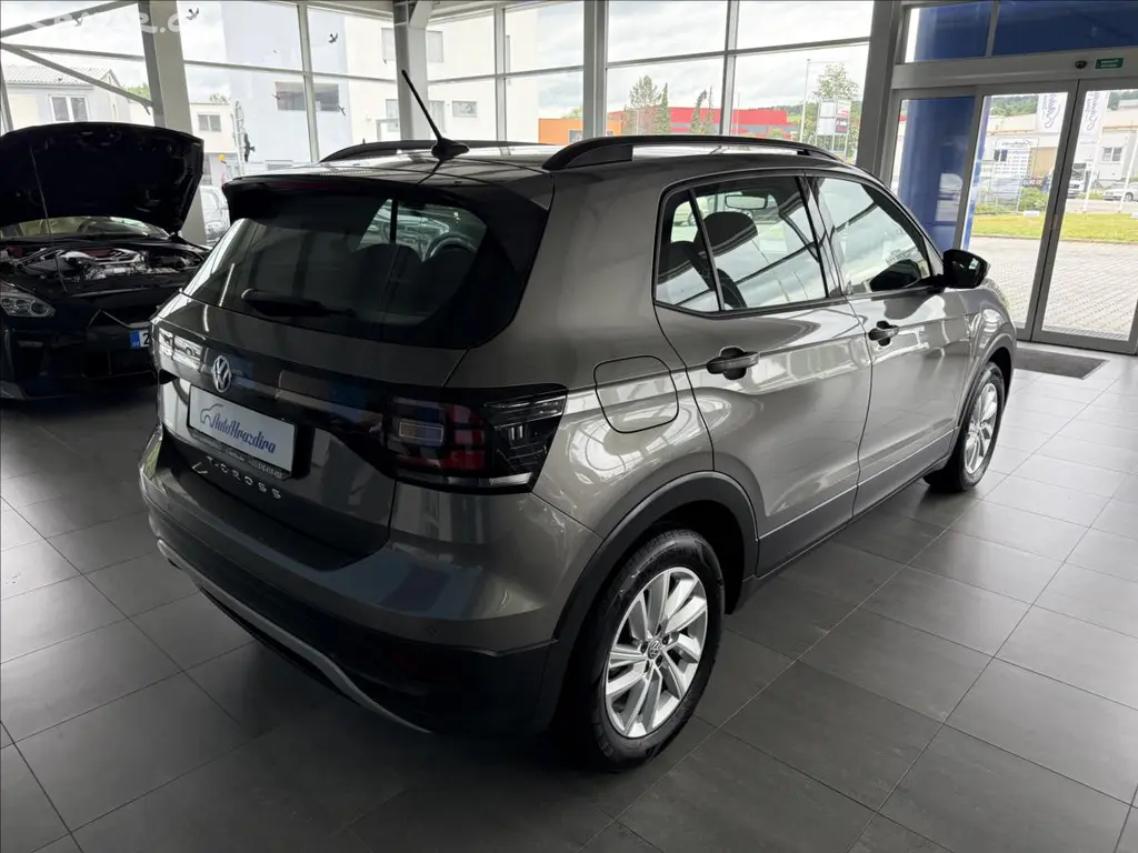 Volkswagen T-Cross, 1,0 TSI LIFE,1.MAJITEL,TAŽNÉ - fotka 6