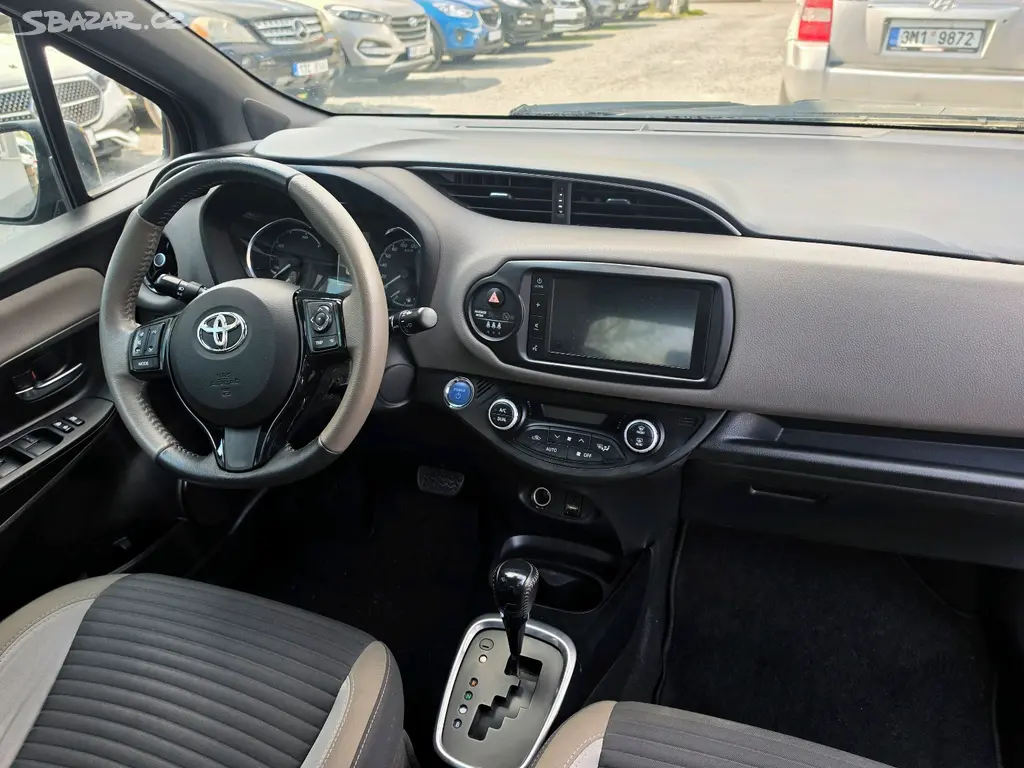 Toyota Yaris1.5 Hybrid Selection Automat - fotka 5