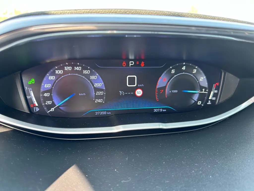 PEUGEOT 3008 ALLURE 1.2 96kW AUTOMAT 39 500 KM - fotka 4