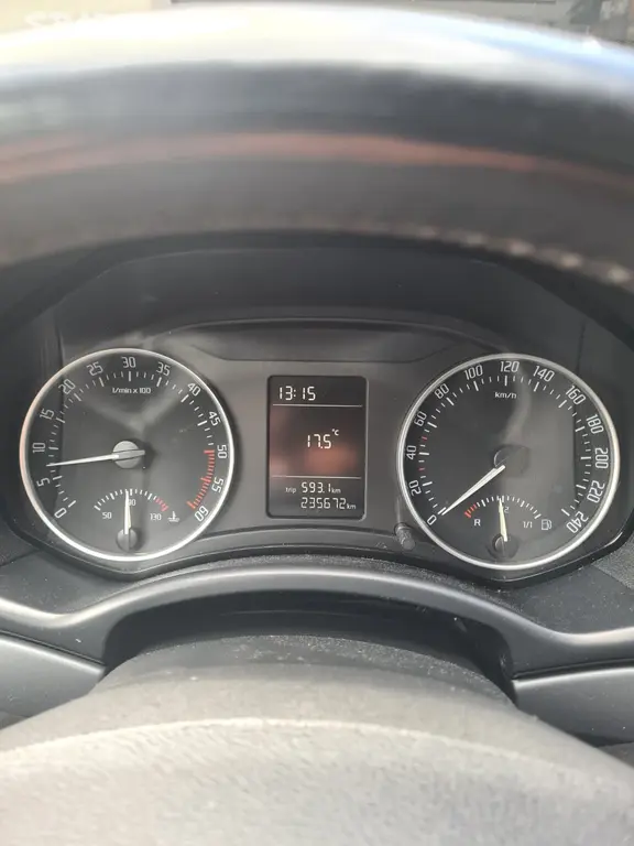 Škoda octavia II 1.6 TDI - fotka 6