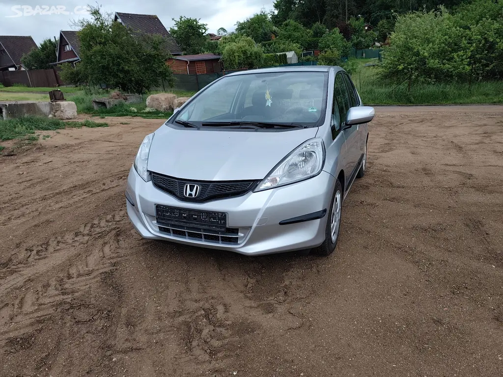 HONDA JAZZ 1.4i-VTEC 73KW,RV 2012 NAJETO 77300 KM - fotka 2