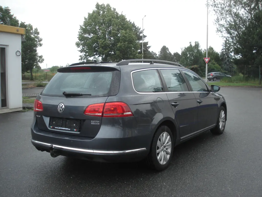 Volkswagen Passat, 2.0 TDi BIXENONY TAŽNÉ - fotka 5