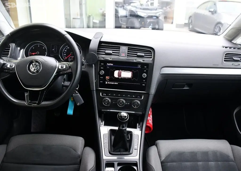 Volkswagen Golf 1.6TDi NAVI CARPLAY 2xALU 85 kw - fotka 5