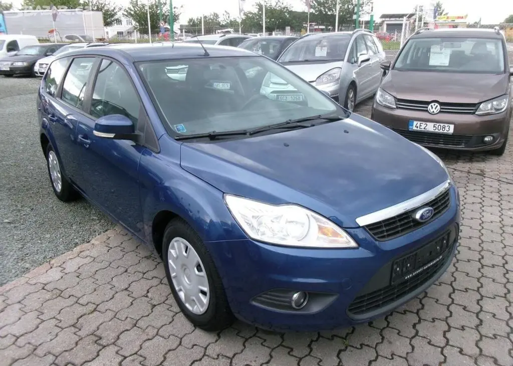 Ford Focus 1.6i 74kw 1.maj.2x kola benzín manuální