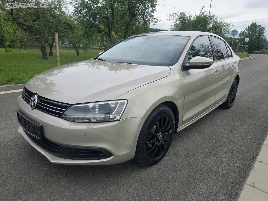 Volkswagen Jetta 1.2 tsi 77kW rok 2012 - fotka 2