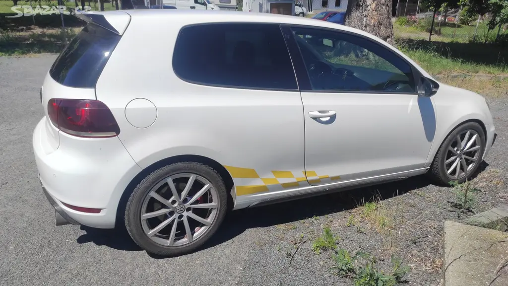 VW Golf GTI 2,0 TSi - fotka 4
