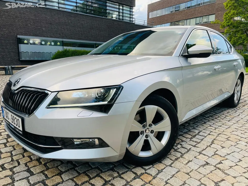 Škoda Superb, 2.0TDI AUTOMAT SENZORY LED - fotka 2