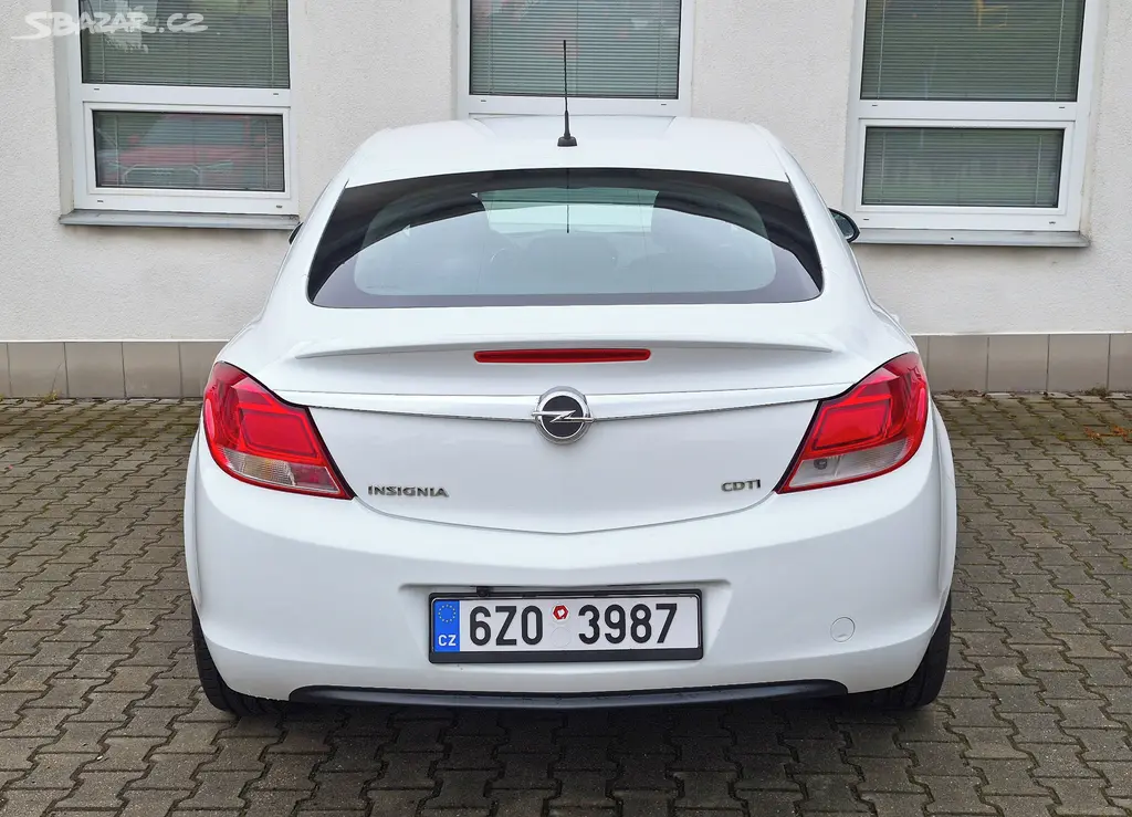 Opel Insignia 2.0 CDTI 96 kW, rok 2013 - fotka 5