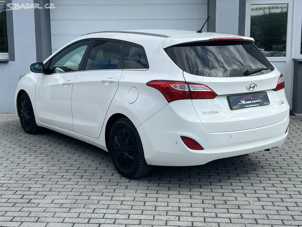 Hyundai i30, 1.6CRDi 81kW STYLE ČR NOVÉ - fotka 3