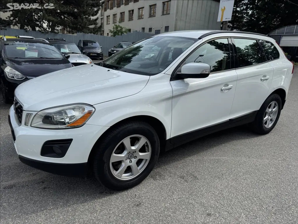 Volvo XC60, 2,4 krasný stav +1MAJITEL !! - fotka 3