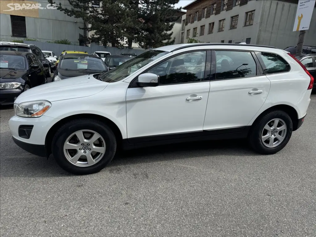 Volvo XC60, 2,4 krasný stav +1MAJITEL !! - fotka 4