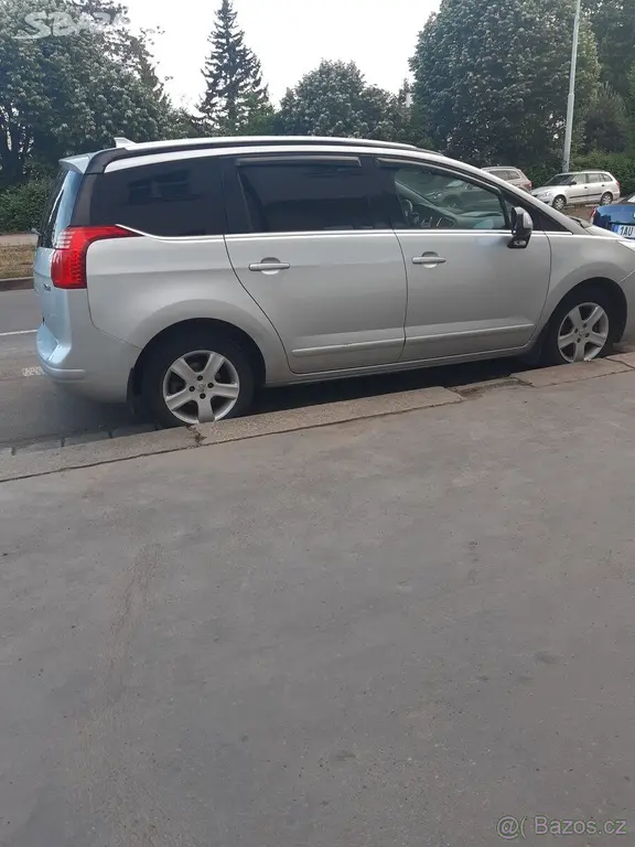 Peugeot 5008 1,6 - fotka 2
