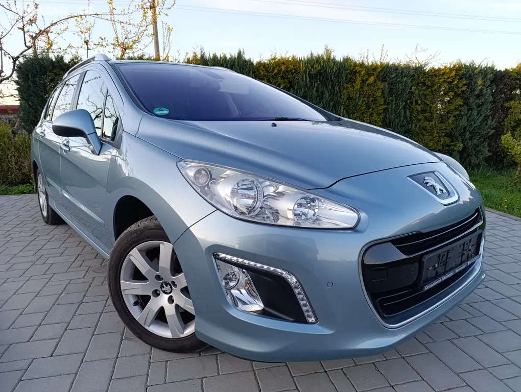 Peugeot 308 SW Family 1.6i,pěkná výbava a stav!!!! - fotka 4