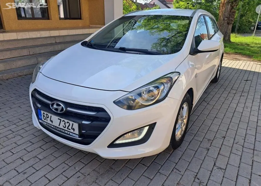 Hyundai i30 1,6 CRDI 16V nafta manuální - fotka 3