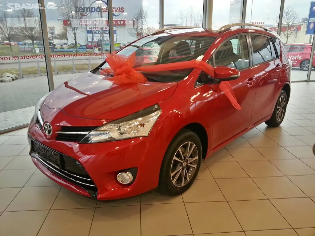 Toyota Verso, ActiveTrend 1.8i, 95 tis, tažné - fotka 2