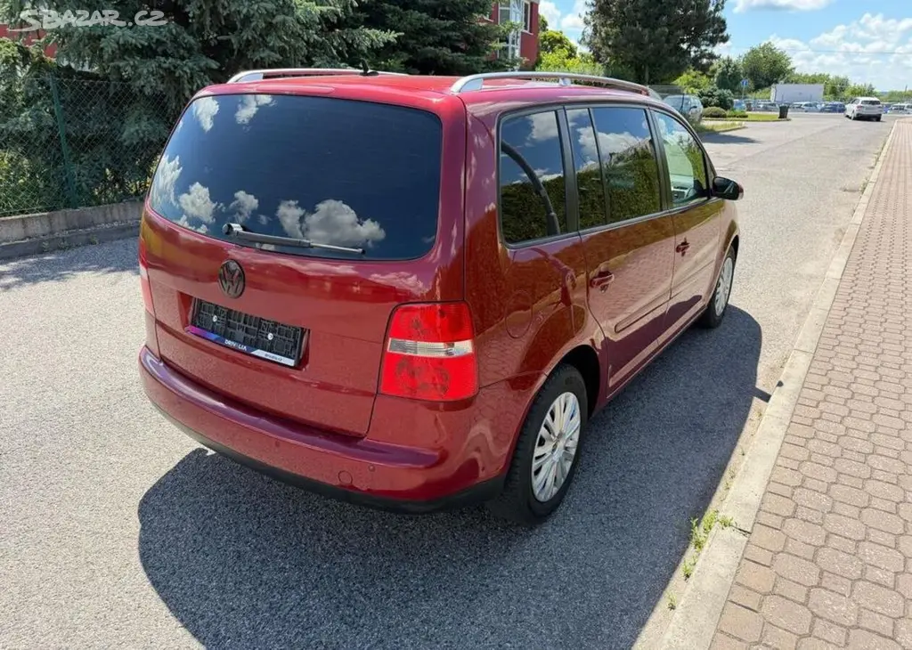 Volkswagen Touran 1,6 FSi/85k Nová STK ,Automat - fotka 4
