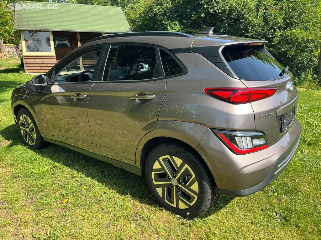 HYUNDAI KONA 64 kWh SOH 100% ROK 2022 NAJETO 29000 - fotka 5
