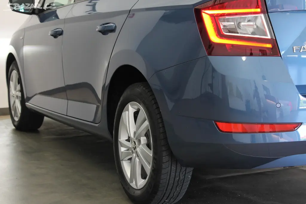 Škoda Fabia, 1.0 TSI 81kW DRIVE 125 YEAR ED - fotka 6