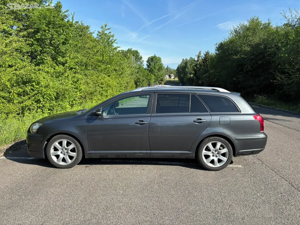 Toyota Avensis 2,4 Kombi, automat - benzin - 120KW - fotka 3