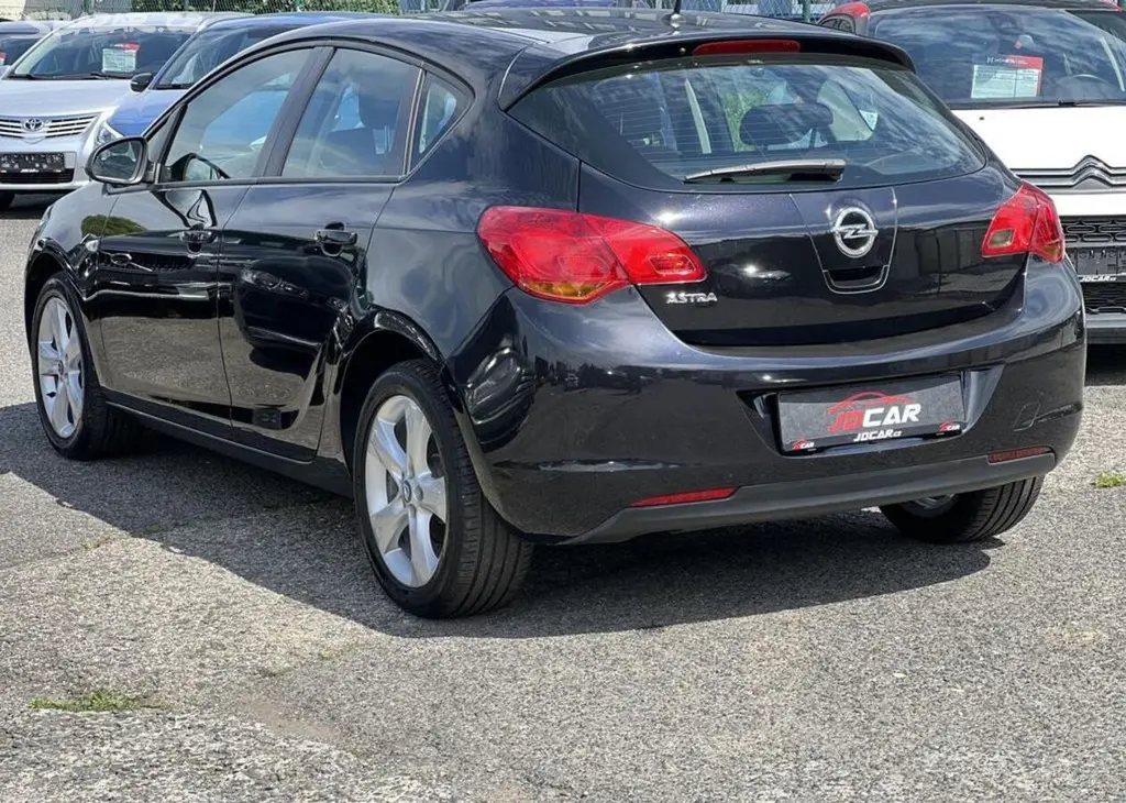 Opel Astra 1.4i 16v KAMERA TEMPOMAT ALU manuální - fotka 5