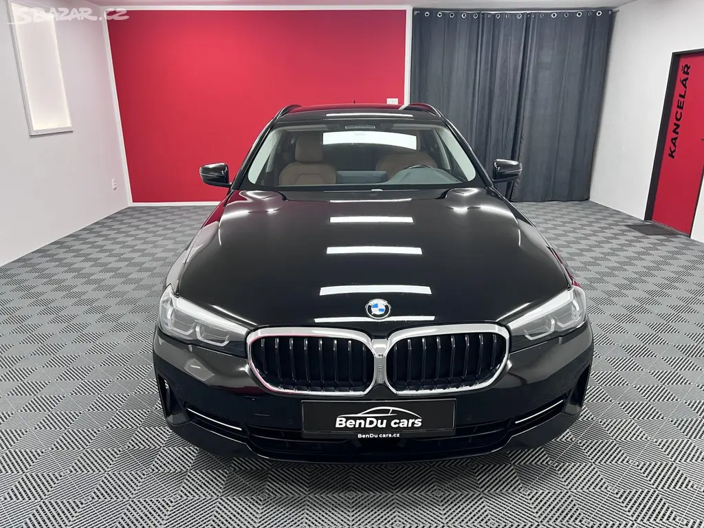 BMW Řada 5, 520 d Xdrive 140 kW Premium - fotka 2