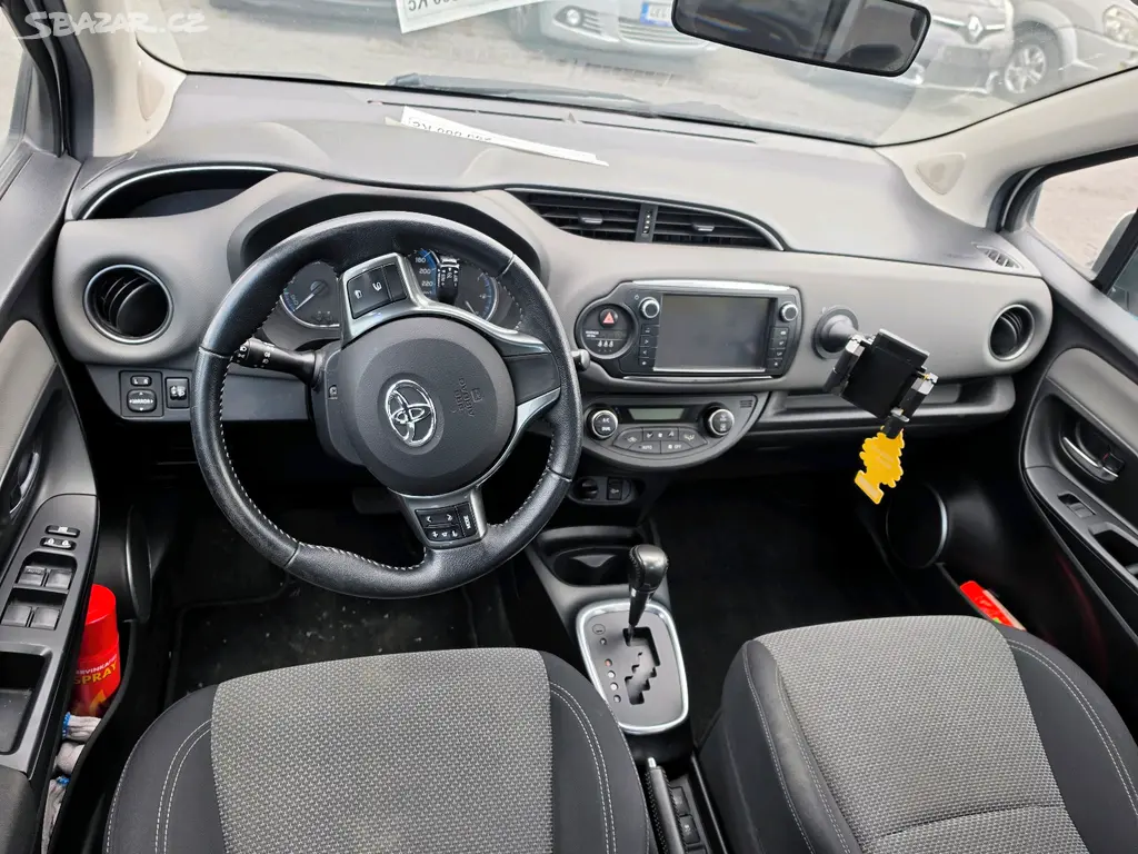 Toyota Yaris1.5 Hybrid Automat - fotka 6