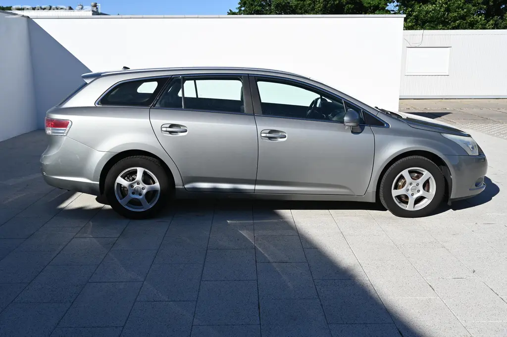 Toyota Avensis, 1.8 108KW Kombi Sol 10/2009 - fotka 4