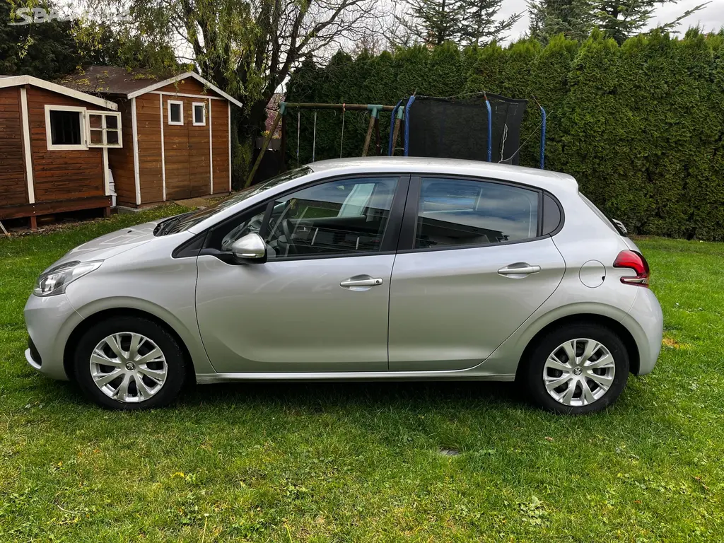 Peugeot 208 1.2i 60Kw r.v2016 nové v ČR - fotka 2