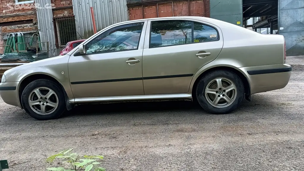 Škoda Octavia 1.6 75 kW Nová STK - fotka 3