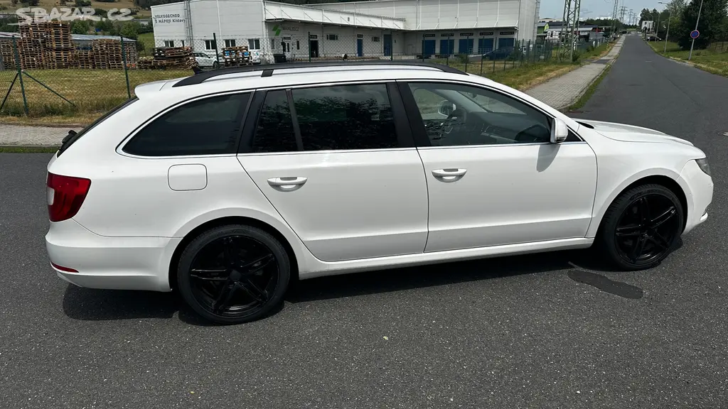 ŠKODA SUPERB 2.0 TDI - fotka 6