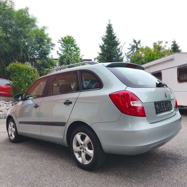 Škoda Fabia combi 1.4 16V 63kw, poctivých 121tkm - fotka 4