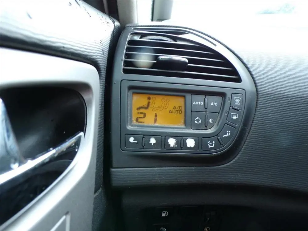 Citroën C4 Picasso 2,0 HDI TAŽ.ZAŘ.,7.MÍST - fotka 6