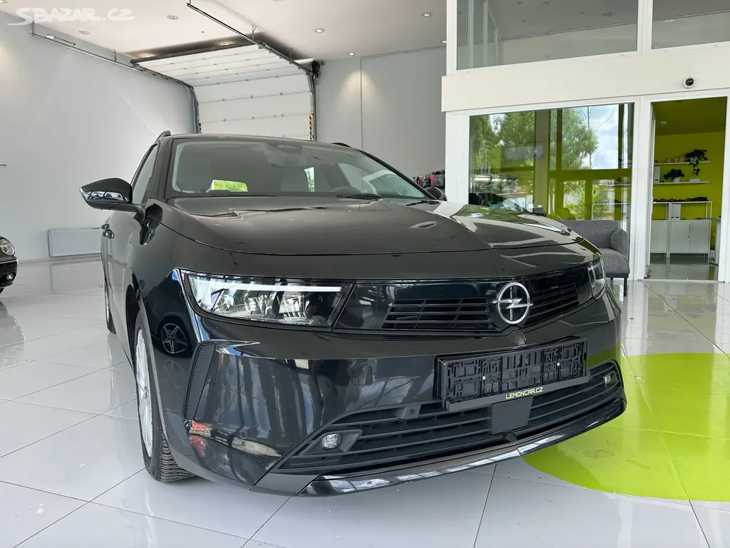 Opel Astra, L Sports Tourer 1.2 benzin - fotka 2