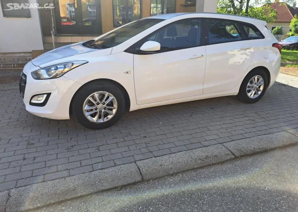 Hyundai i30 1,6 CRDI 16V nafta manuální - fotka 4