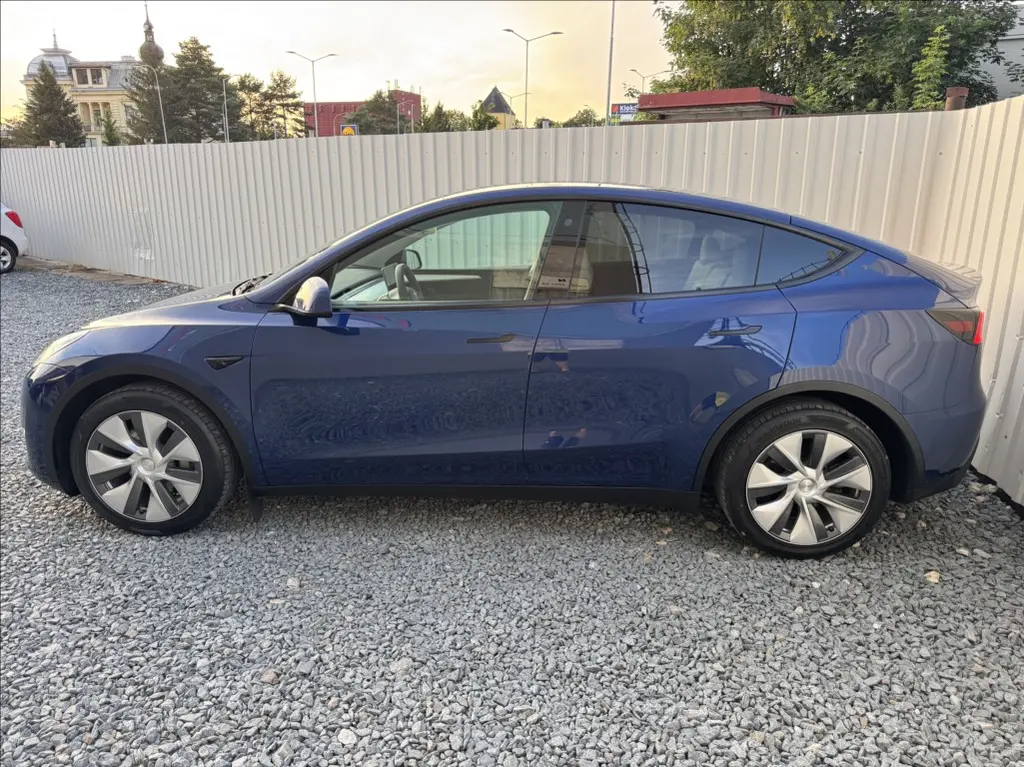 Tesla Model Y, Long Range 378kW DPH ČR - fotka 4