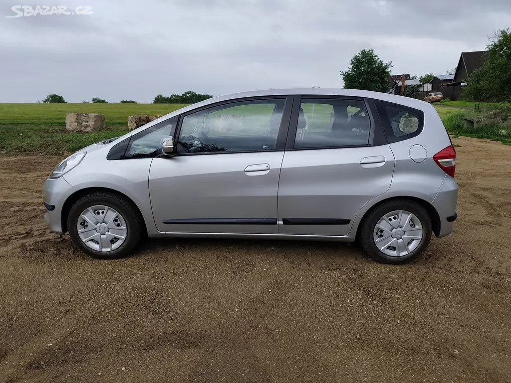 HONDA JAZZ 1.4i-VTEC 73KW,RV 2012 NAJETO 77300 KM - fotka 4