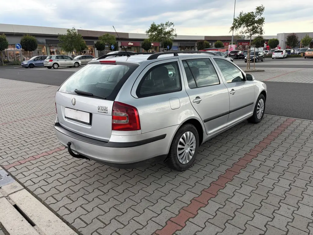 Škoda Octavia II 1.9 TDi 77kw ČR TZ digi klima - fotka 3