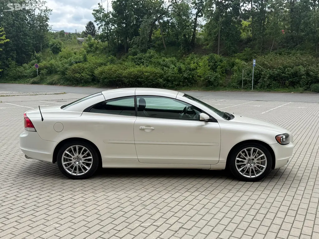 Volvo C70, 2.4D, 132kw Kabrio Automat - fotka 6