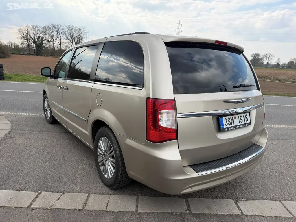 Chrysler Town Country 3,6 2x DVD Limited 2013 - fotka 3