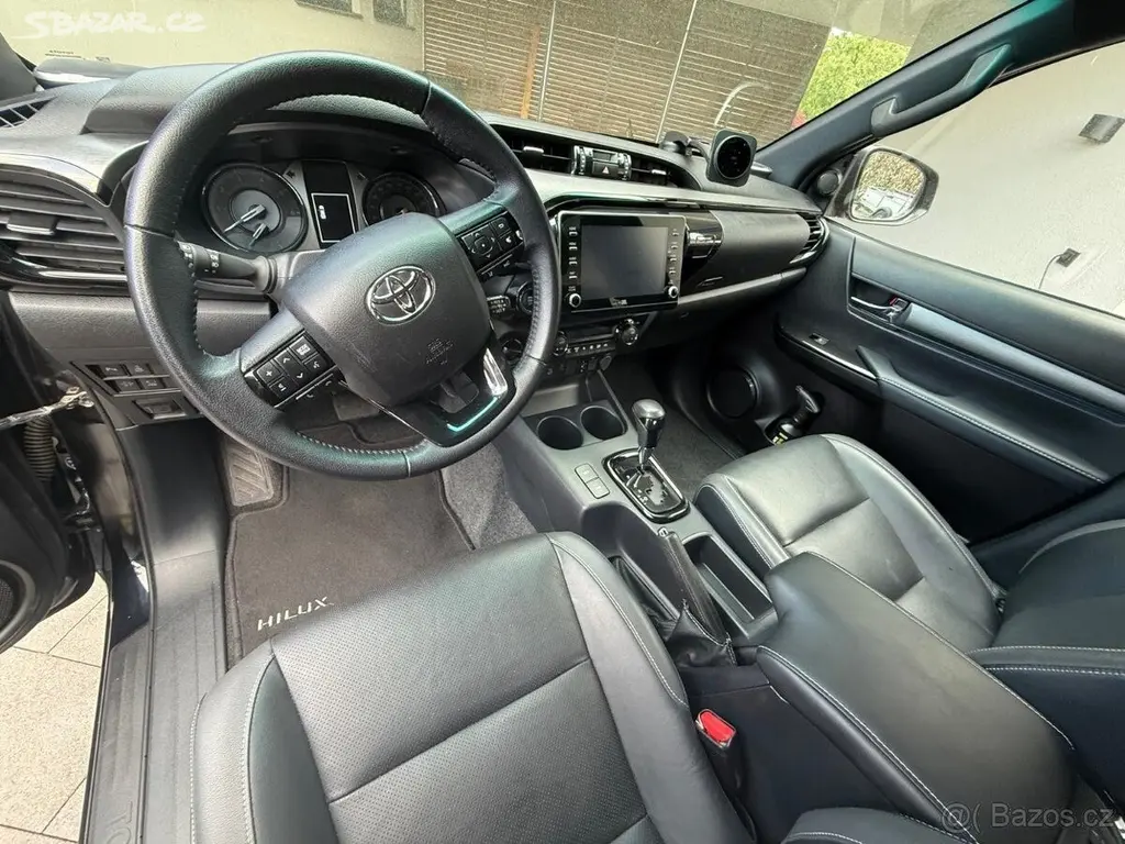 Toyota Hilux 2,8 invicible v plné výbavě, 4x4 - fotka 6