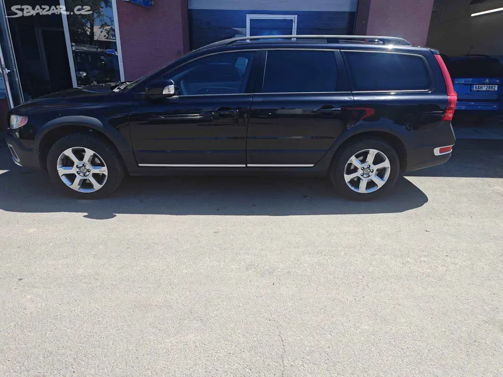 Volvo XC70 2,4 D5 AWD - fotka 3