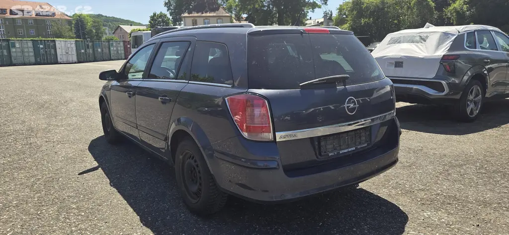 Opel Astra combi 1,6i 2007 - fotka 3