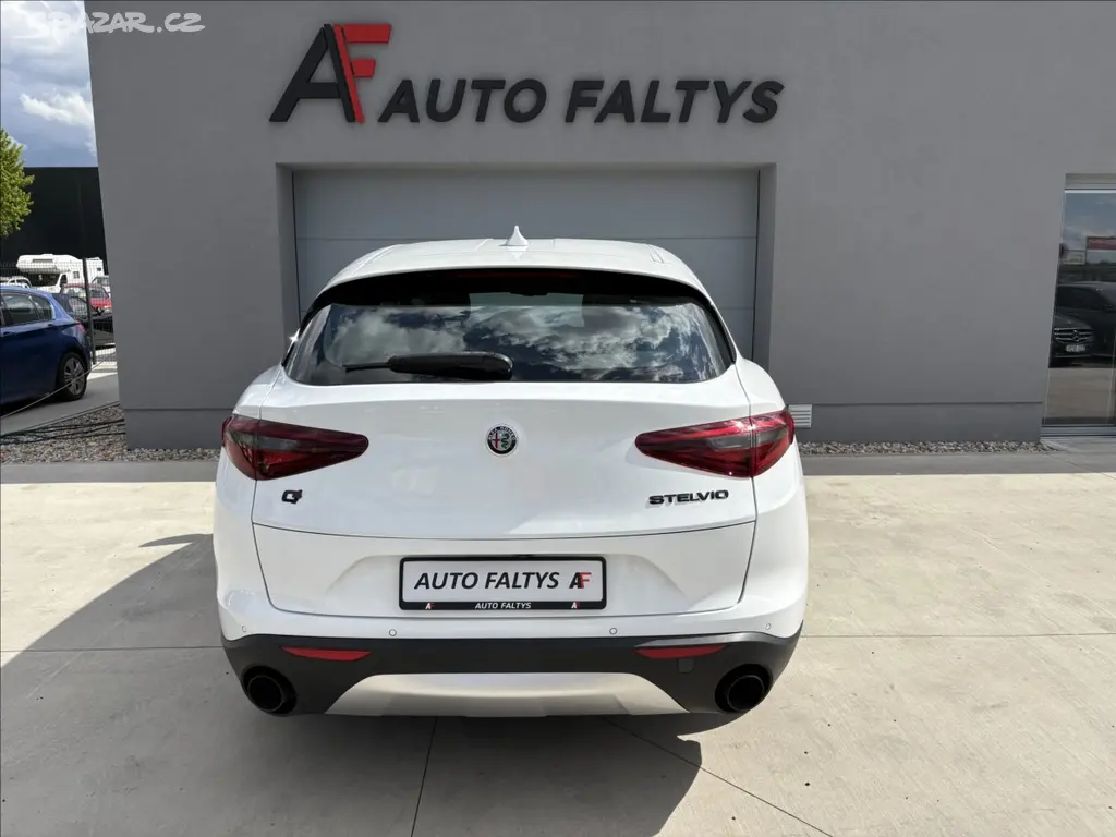 Alfa Romeo Stelvio, 2,1 JTD 154 KW automat 4x4 - fotka 5