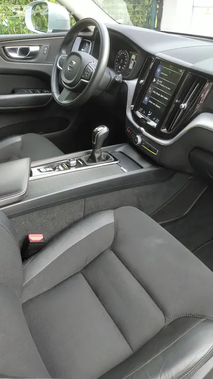 Volvo XC60 2.0D 110kw, r.2020, Momentum Pro - fotka 5